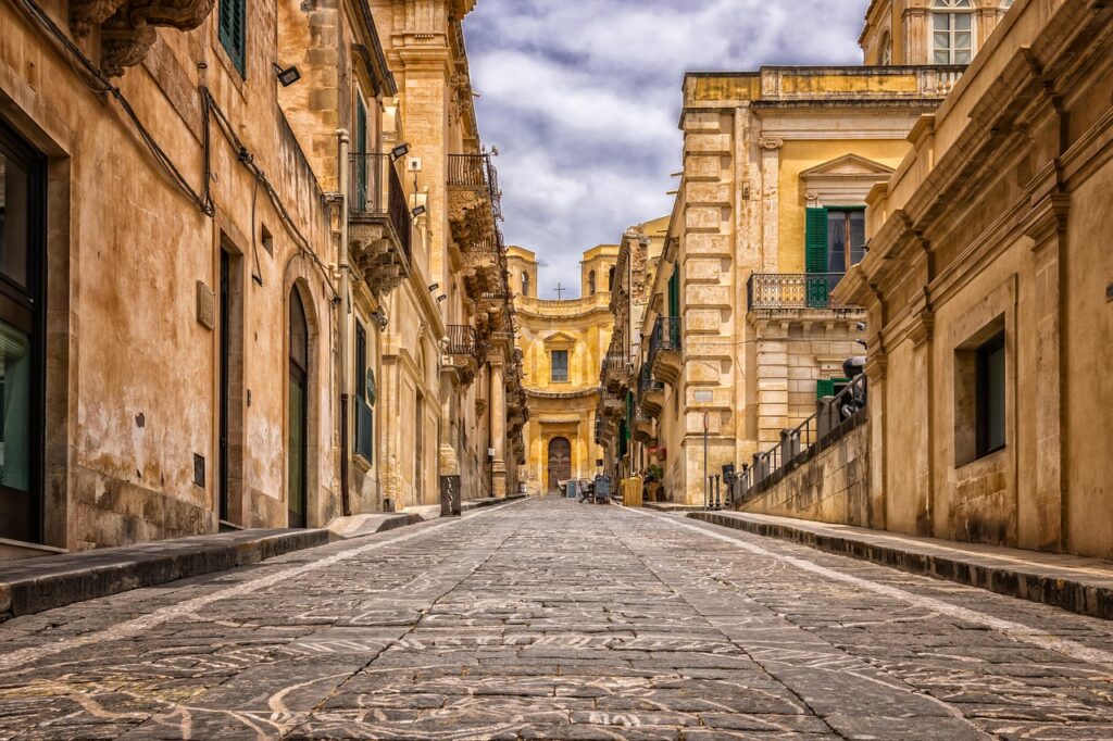 street, architecture, city, road, historic center, downtown, sicily, italy, urban, street, street, street, street, street, city, city, city, city, road, italy, italy, italy